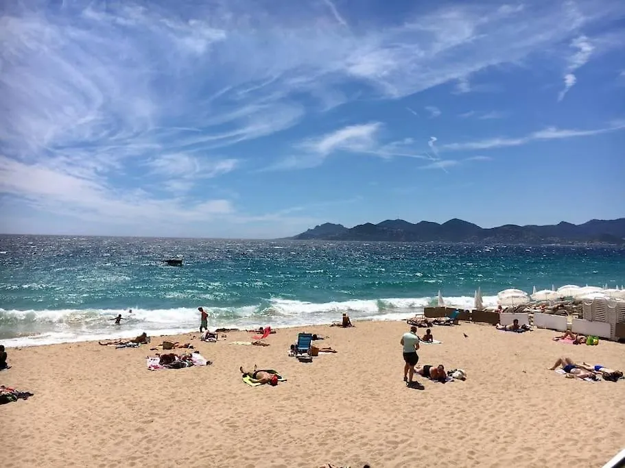 Cannes Centre Charmant 2 Rooms+Mezzanin 0*,  Fransa