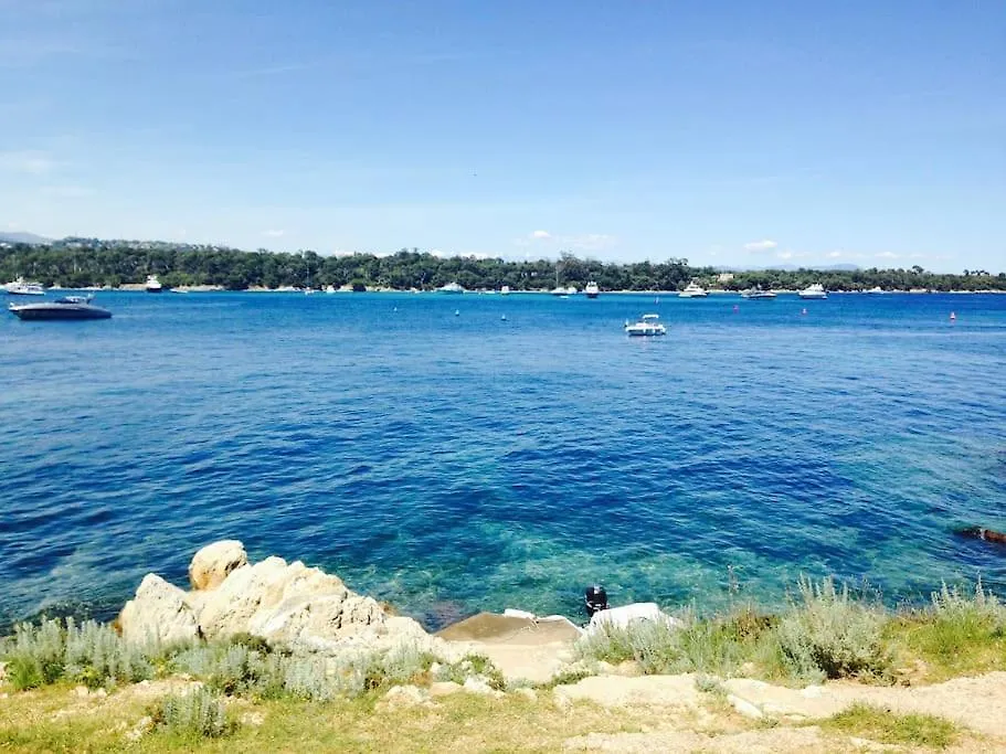 Cannes Centre Charmant 2 Rooms+Mezzanin Daire