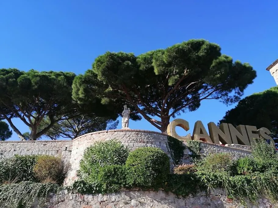 Cannes Centre Charmant 2 Rooms+Mezzanin Fransa