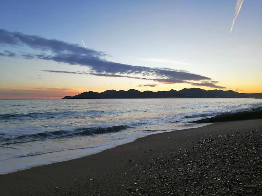 Cannes Centre Charmant 2 Rooms+Mezzanin 0*,  Fransa