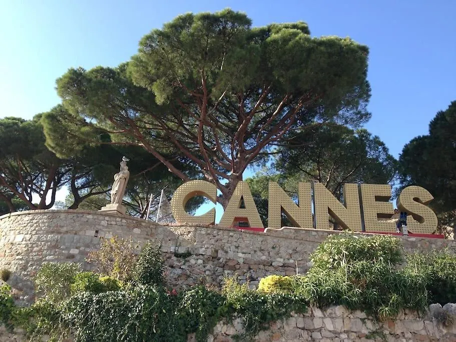 Cannes Centre Charmant 2 Rooms+Mezzanin 0*,